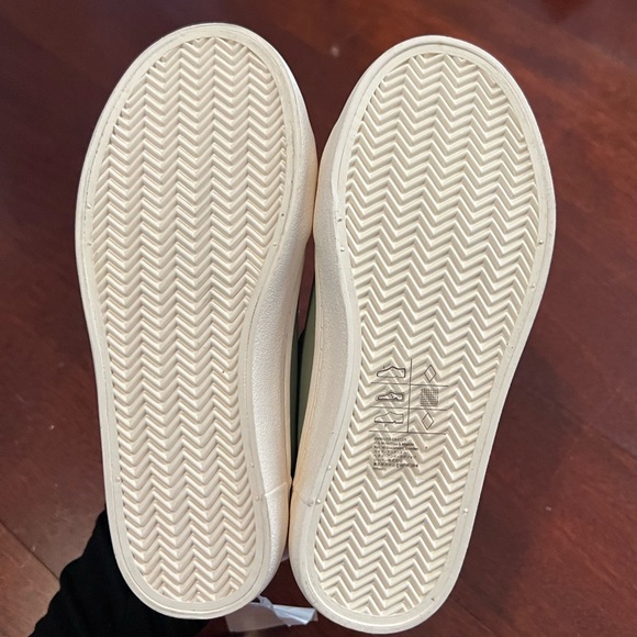 Khaki green sneakers in faux leather with reinforced toe cap. New with tags. - Picture 3 of 5